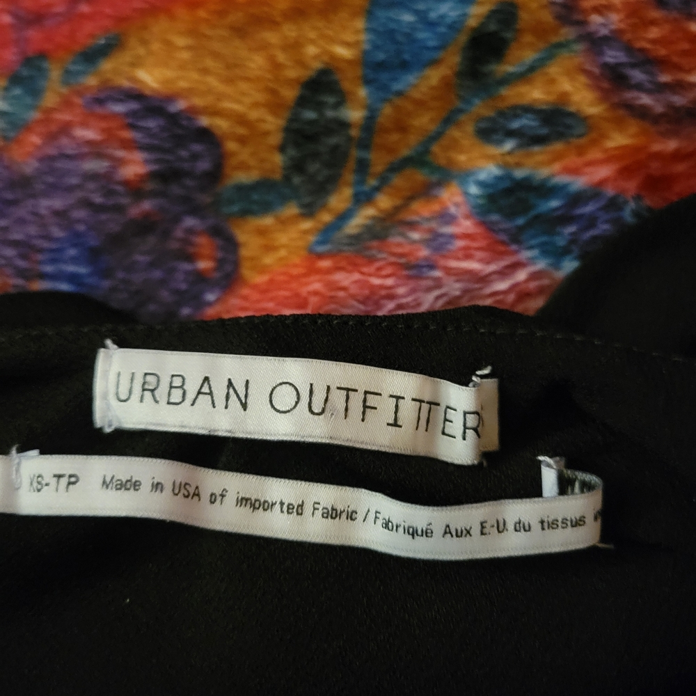 Urban Outfitters Cold Shoulder Flutter Sleeve Black Romper, XS, Ruched, EUC - Picture 7 of 9